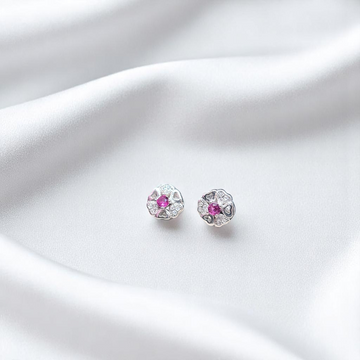 Beautiful 925 silver earrings with a floral design and stunning stone details.