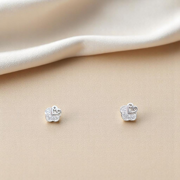 Minimalistic 925 silver earrings offering a clean and timeless design.