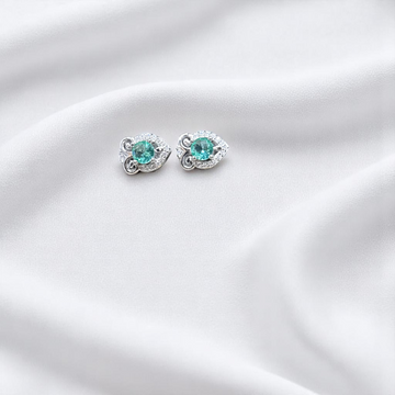 Vibrant 925 silver earrings with a bold green stone for a fresh and stylish look.