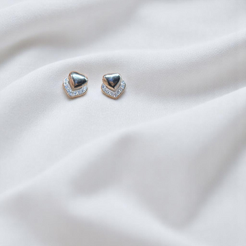 Lovely 925 silver heart earrings, designed to add a soft and romantic touch to any outfit.