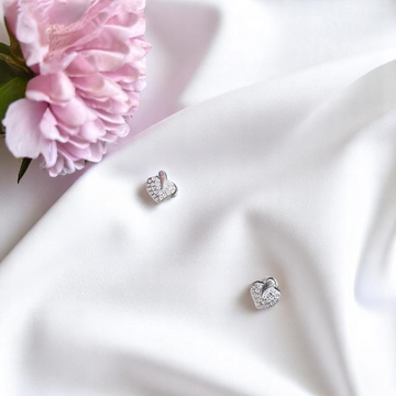 Nature-inspired 925 silver leaf earrings, designed to bring an organic and refreshing touch to your ensemble.