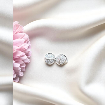 Minimalistic 925 silver earrings offering a clean and timeless design.