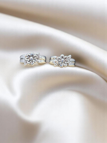 Beautiful 925 silver oxidized flower toe rings, featuring intricate floral patterns for a unique and trendy look.