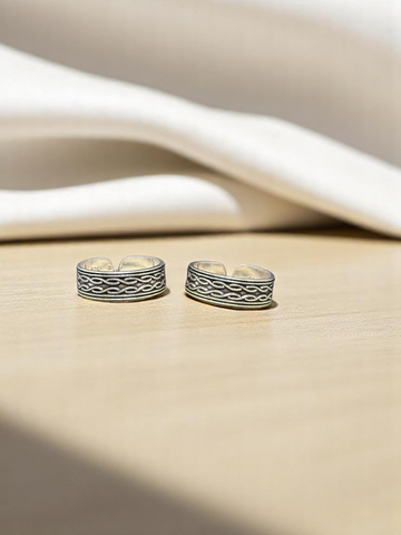 Stylish 925 silver oxidized toe rings, designed to add a vintage charm to your foot jewelry collection.