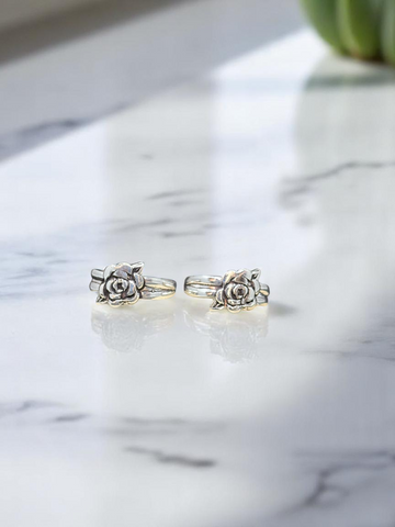 Beautiful 925 silver oxidized flower toe rings, featuring intricate floral patterns for a unique and trendy look.