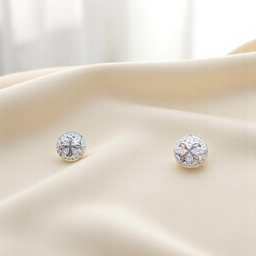 Minimalistic 925 silver earrings offering a clean and timeless design.
