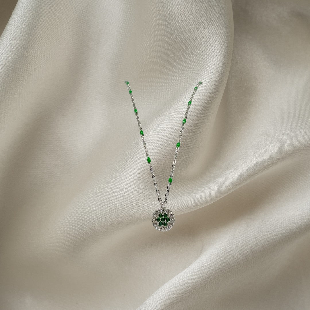 Minimalist 925 silver ultra-lightweight necklace, designed for everyday wear with an elegant and simple appeal.
