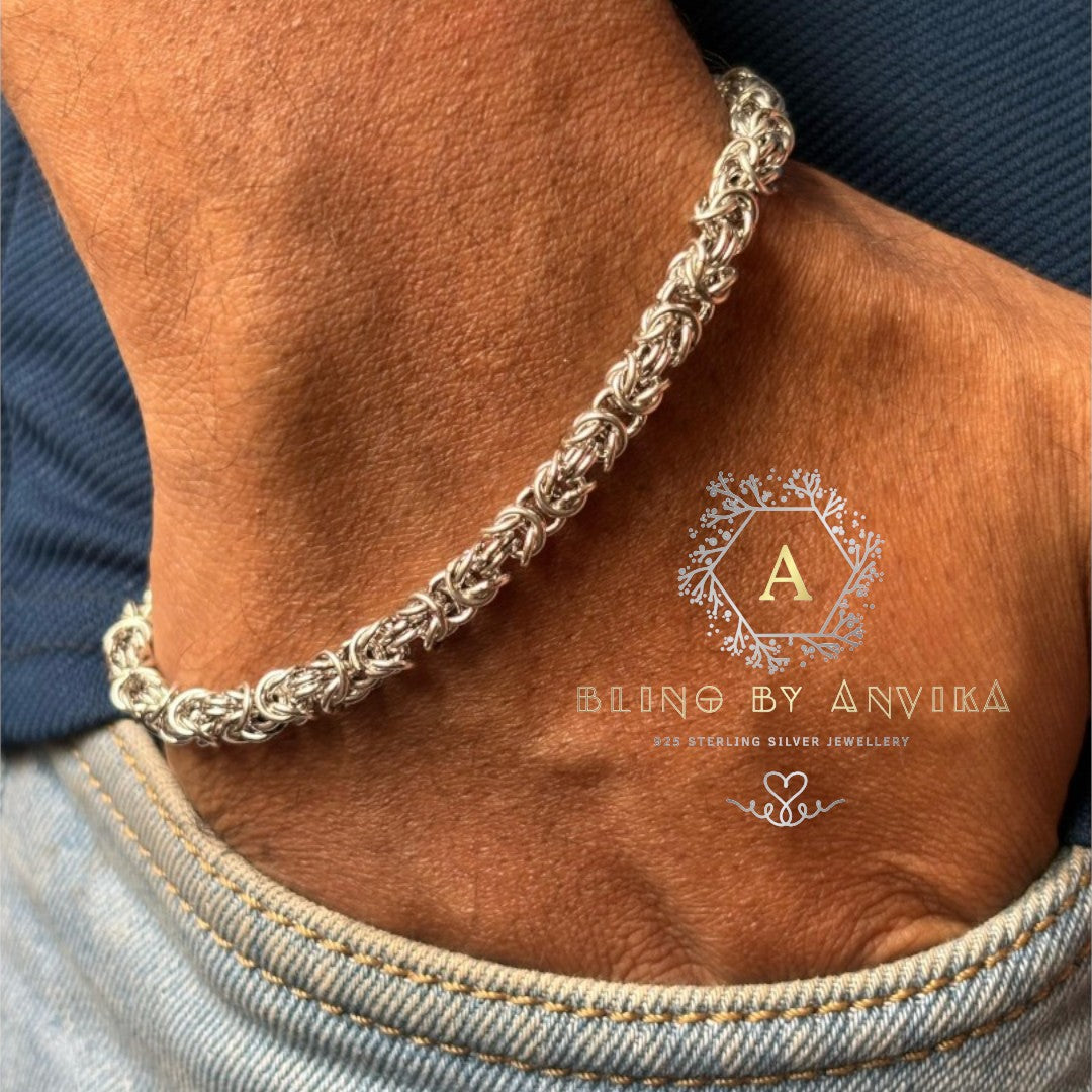 Masculine 925 silver bracelet with a bold, refined design.