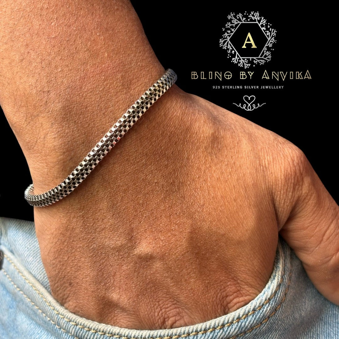 Masculine 925 silver bracelet with a bold, refined design.