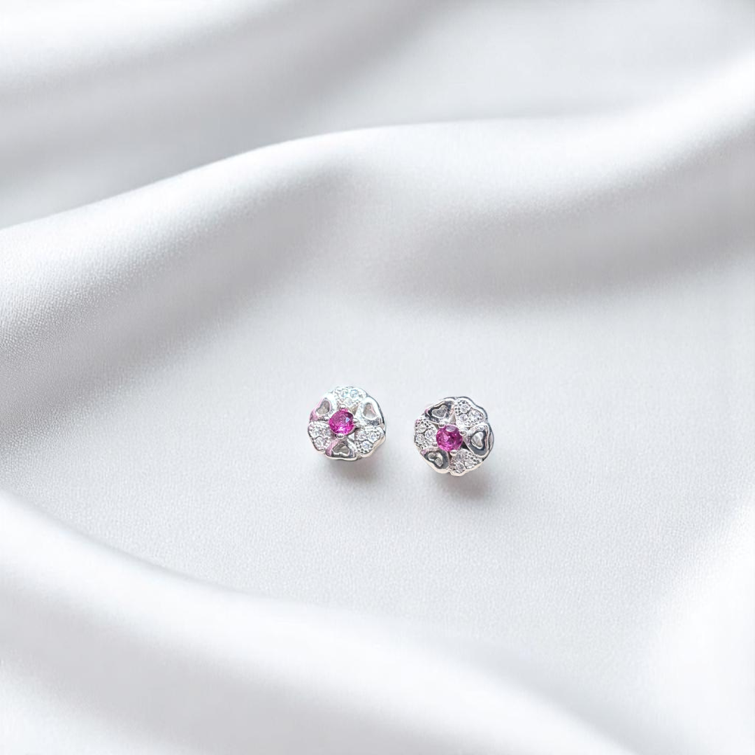 Beautiful 925 silver earrings with a floral design and stunning stone details.