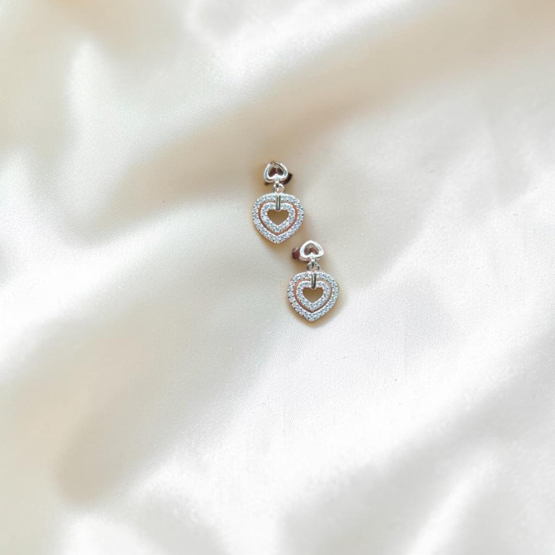 Minimalistic 925 silver earrings offering a clean and timeless design.