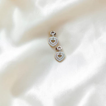 Minimalistic 925 silver earrings offering a clean and timeless design.