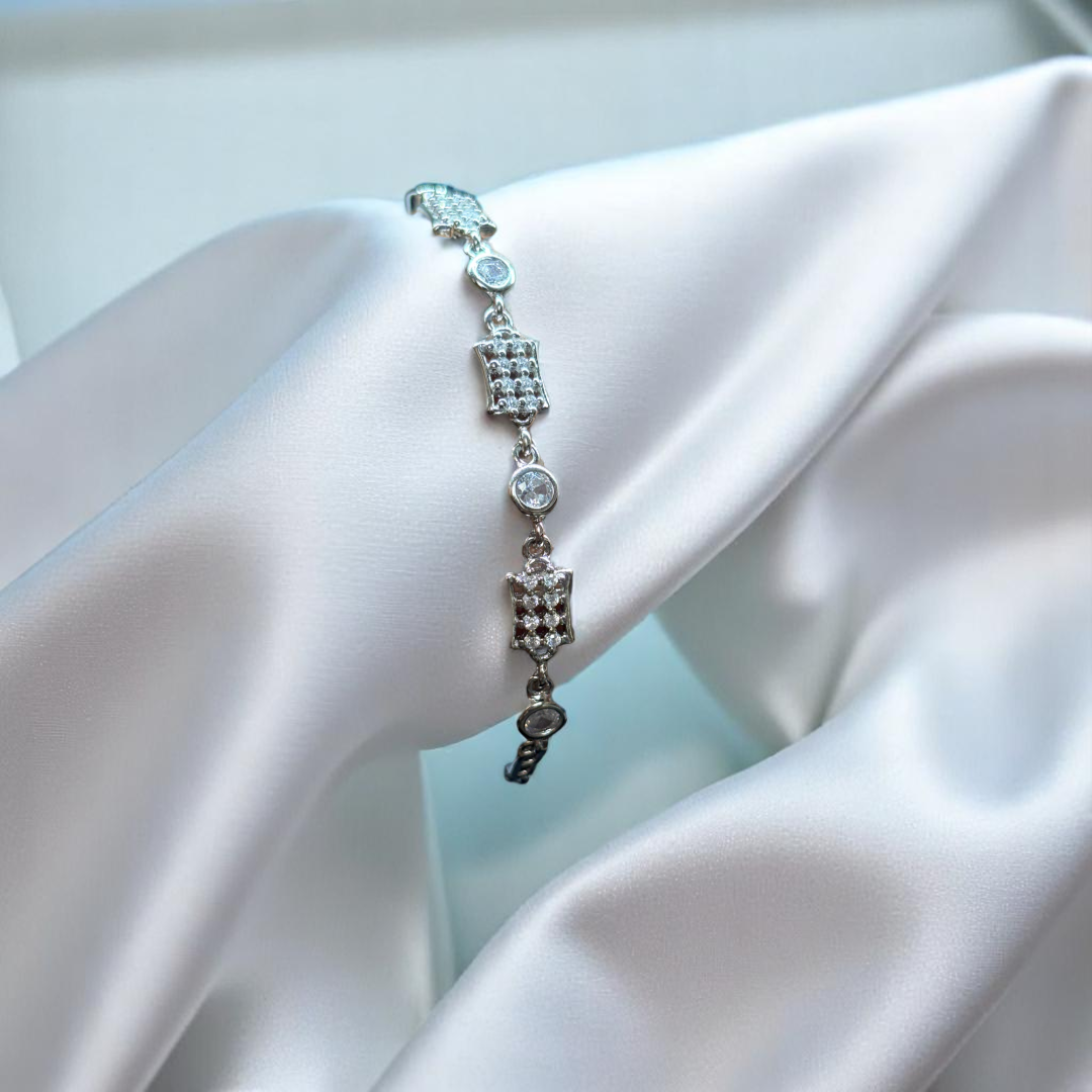 Classic 925 silver bracelet, perfect for adding a touch of sophistication and style to your wrist.