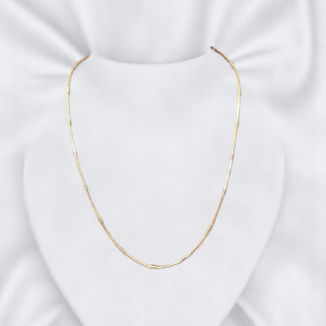 Chic 925 silver rose gold plated neck chain, adding a luxurious and contemporary touch to your outfit.