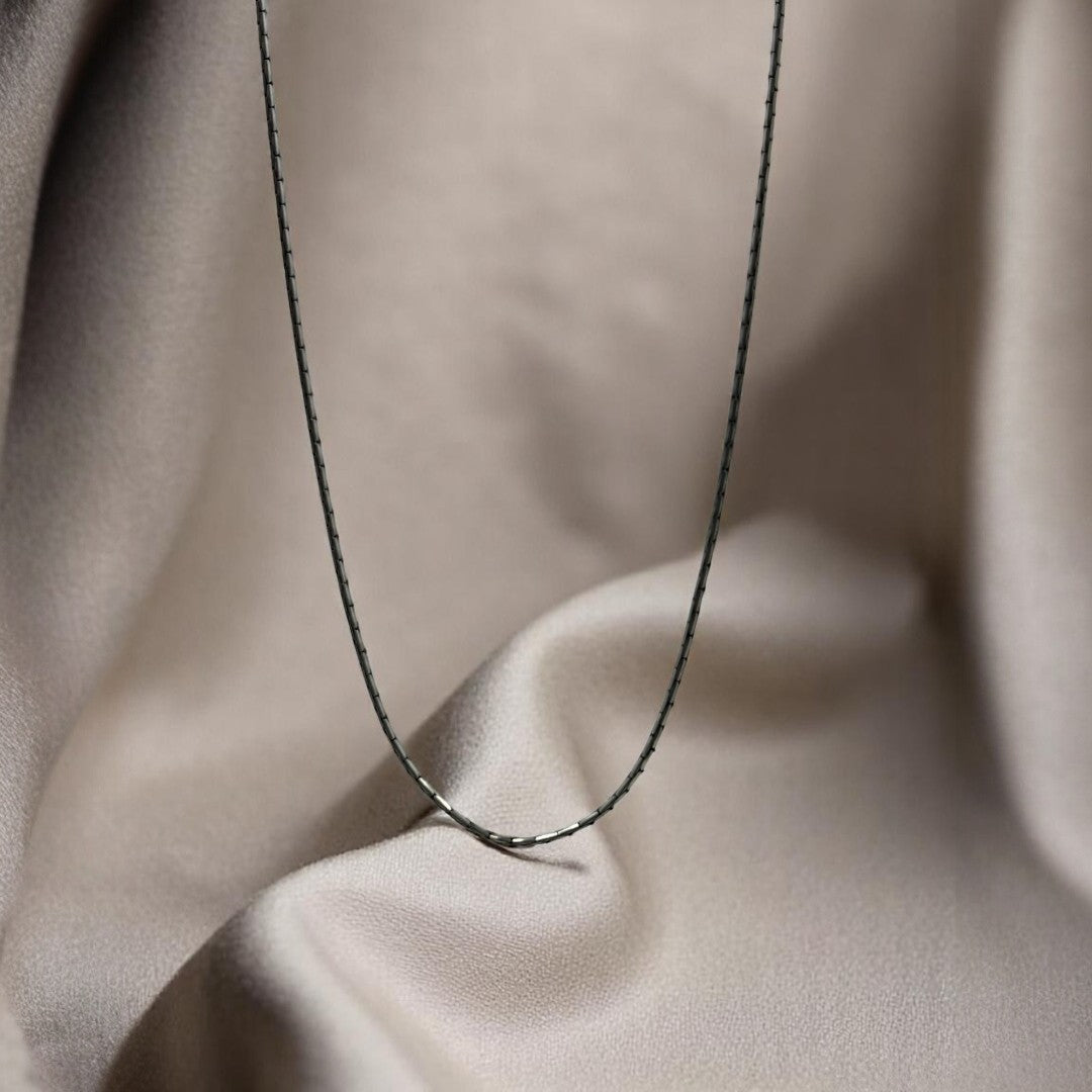 Bold and masculine 925 silver neck chain for men.