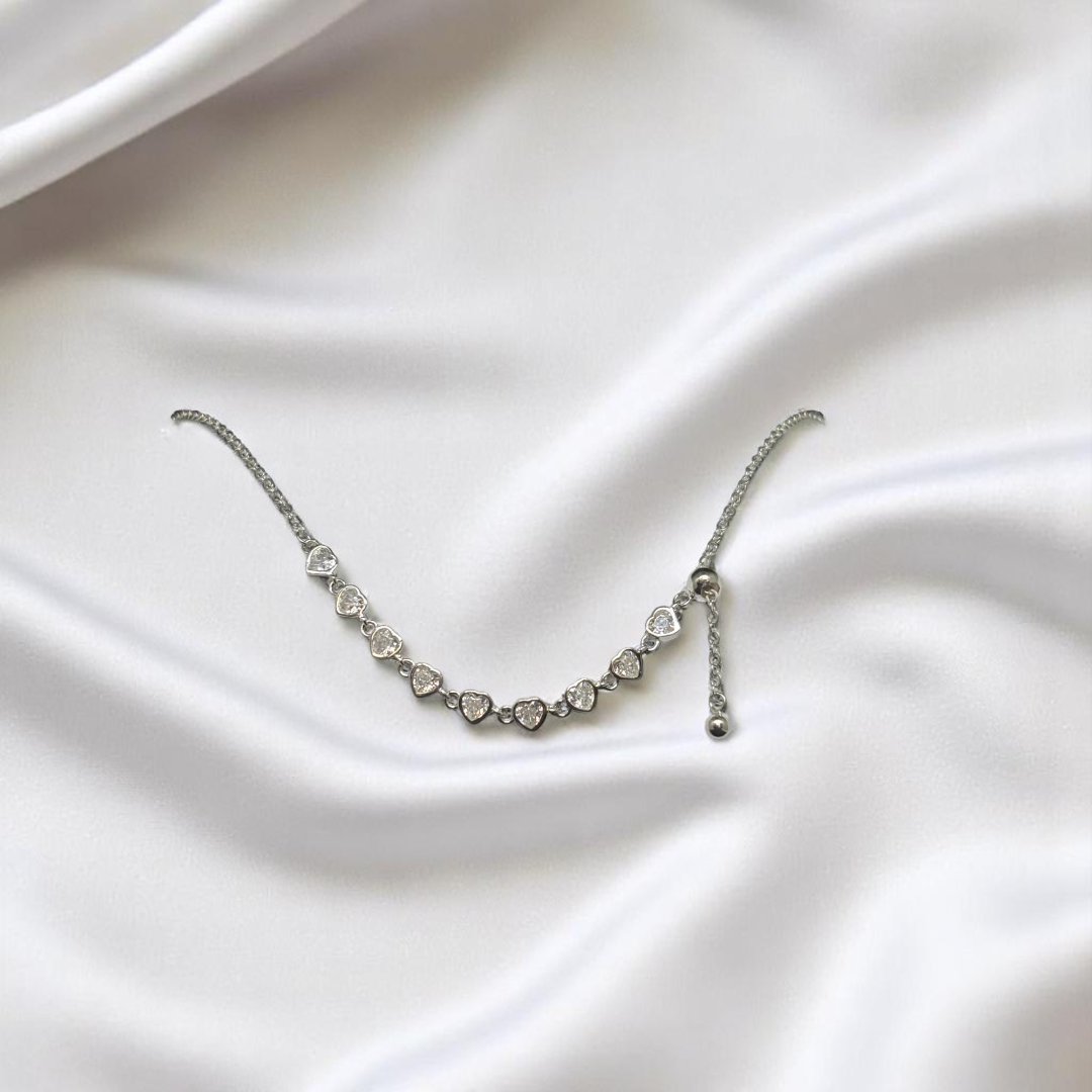 Delicate 925 silver ultra-lightweight heart necklace, designed for effortless elegance and comfort.