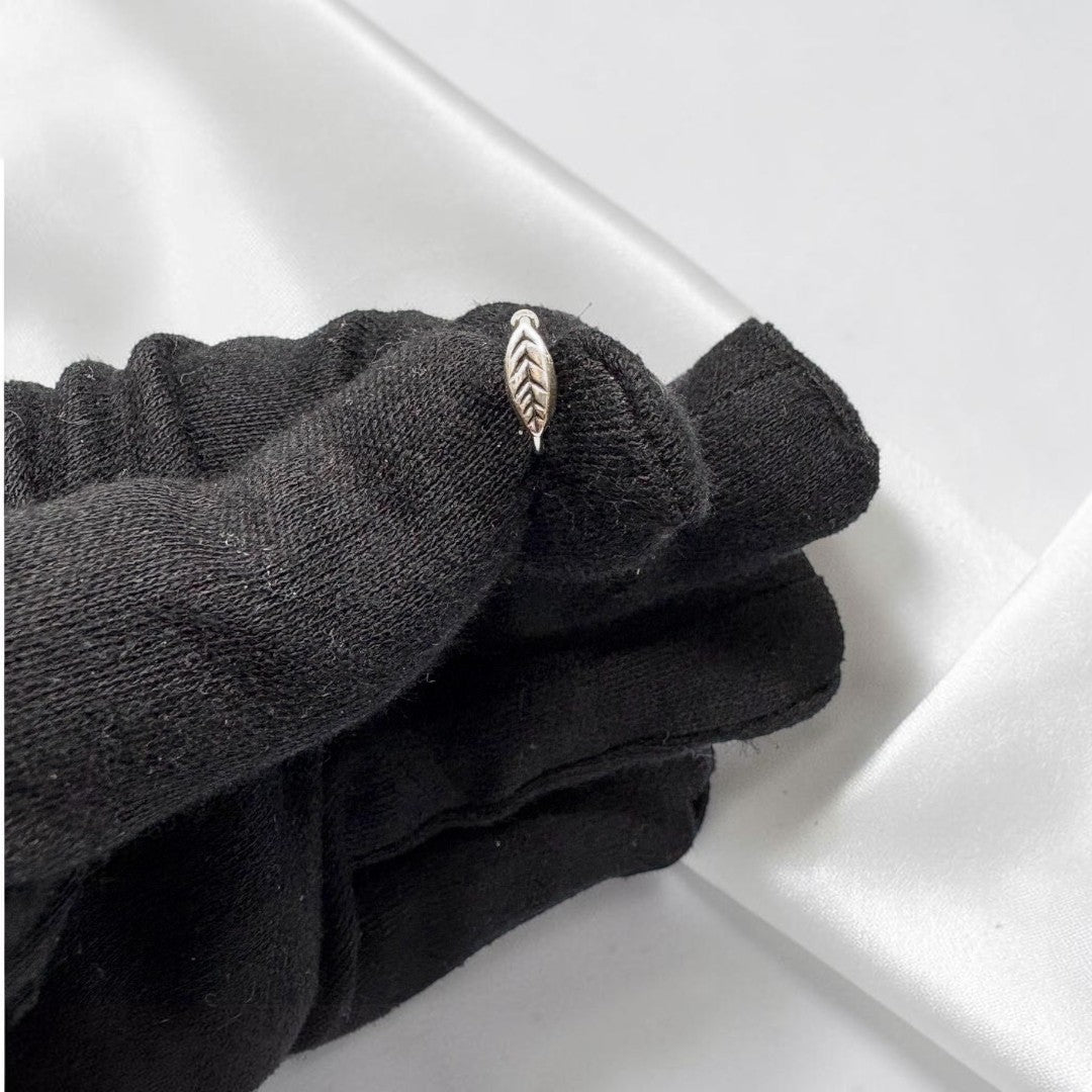 Beautiful 925 silver leaf nose ring, featuring a delicate leaf design for a nature-inspired look.