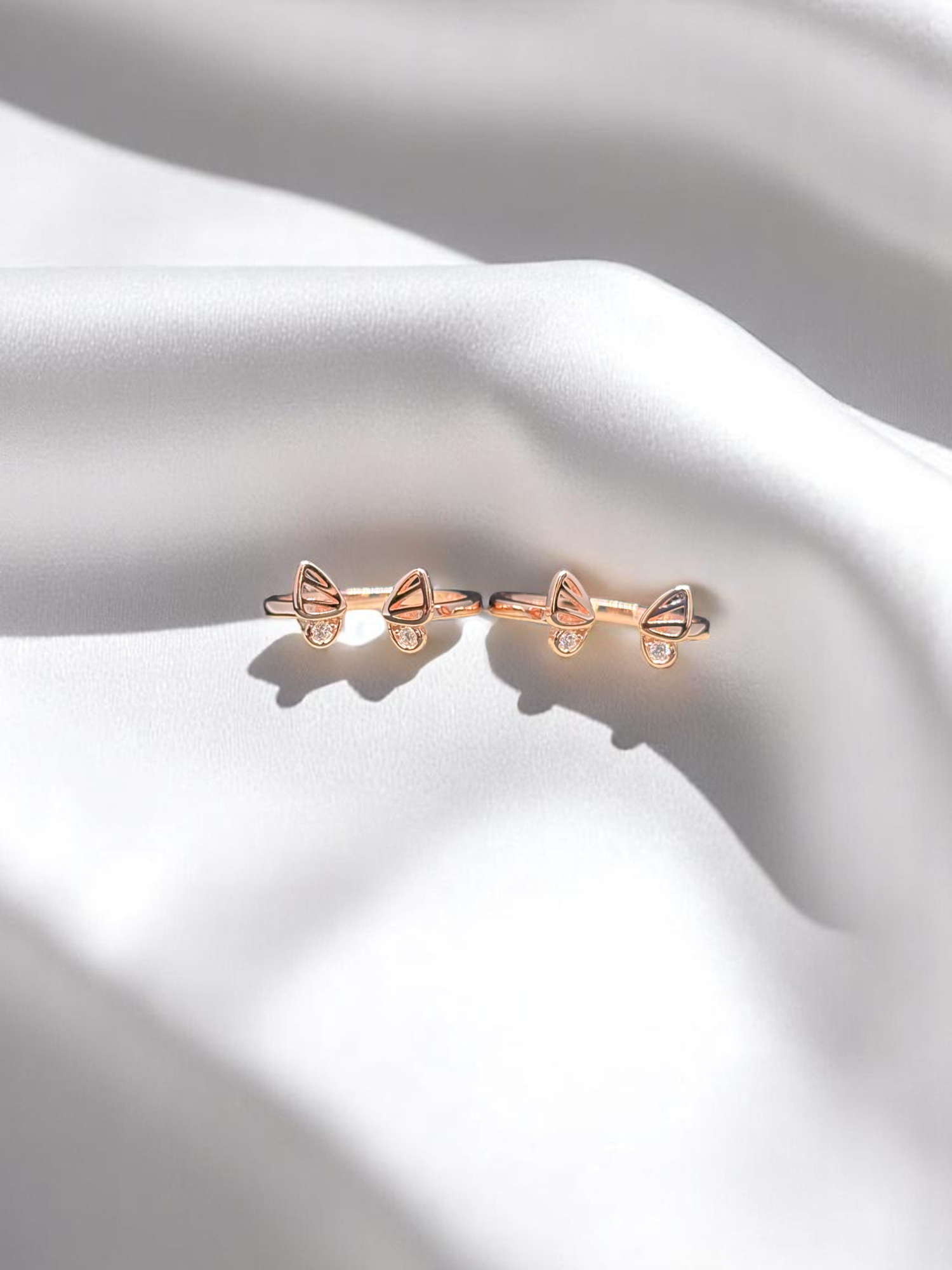 Elegant 925 silver rose gold-plated toe rings, offering a stylish and sophisticated design for your feet.