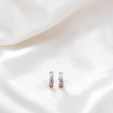 Sleek 925 silver hoop earrings, ideal for a timeless, chic look.
