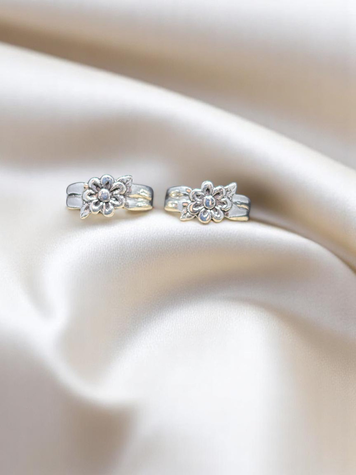 Beautiful 925 silver oxidized flower toe rings, featuring intricate floral patterns for a unique and trendy look.