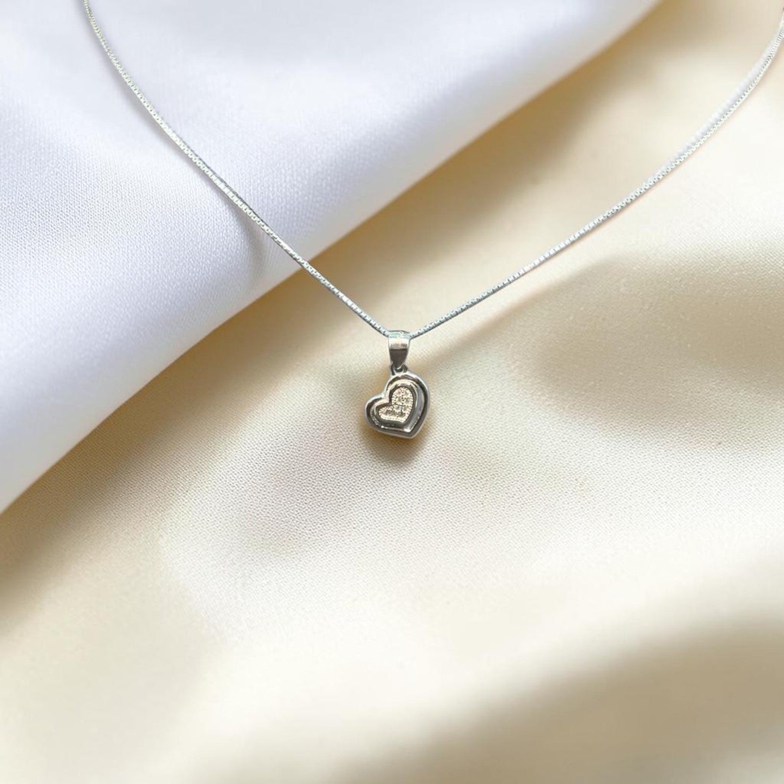 BlingbyAnvika 925 sterling silver heart necklace with a delicate chain and a sparkling stone pendant.