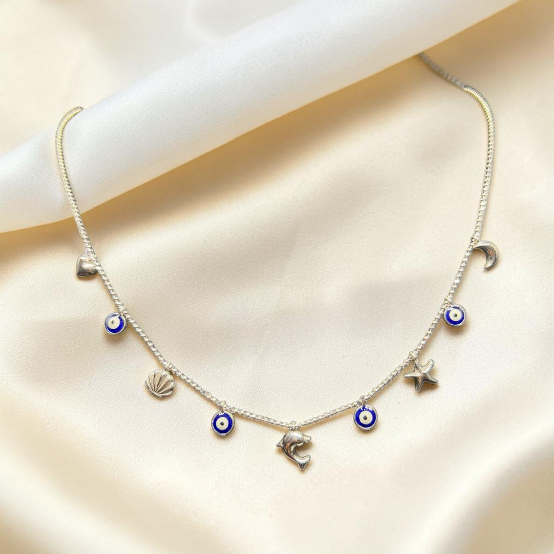 Protective 925 silver short necklace featuring a vibrant evil eye charm.