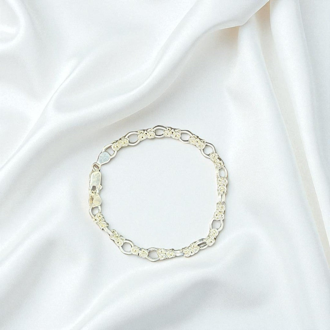 BlingbyAnvika 925 silver chain link bracelet with interlocking oval links and a secure clasp, polished finish.