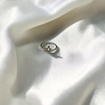 BlingbyAnvika delicate sterling silver crown ring with open-worked motif. Minimalist band, perfect for stacking.