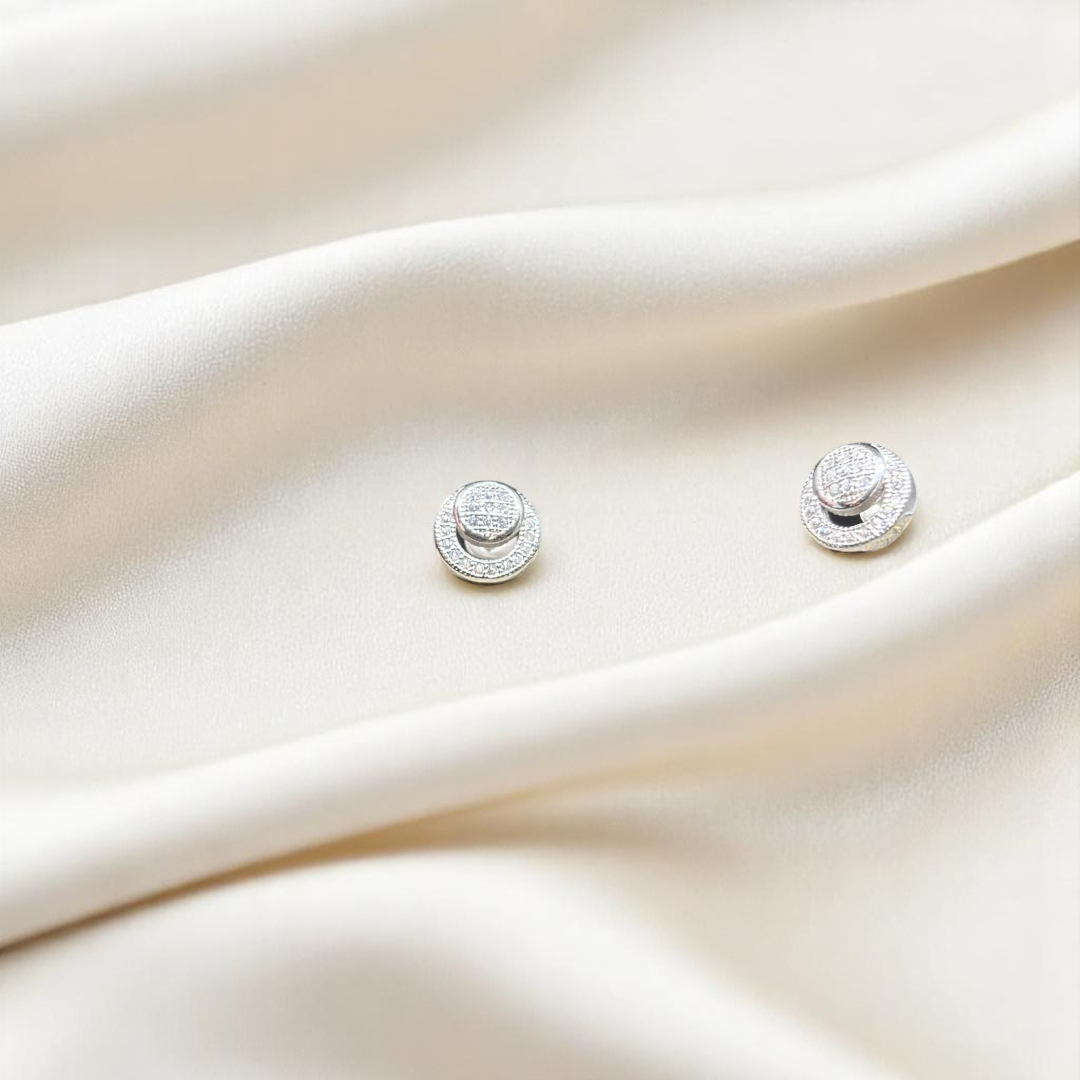 Minimalistic 925 silver earrings offering a clean and timeless design.