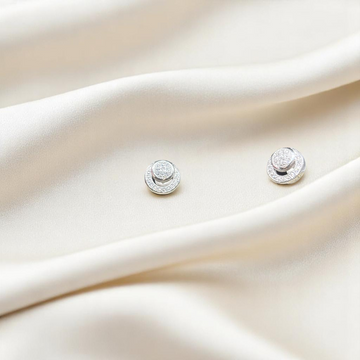 Minimalistic 925 silver earrings offering a clean and timeless design.